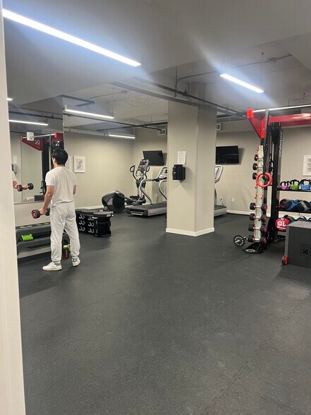 Building Photo - 10 Central Ave