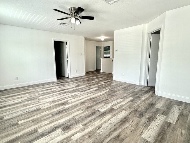 Building Photo - 529 W Metcalfe St