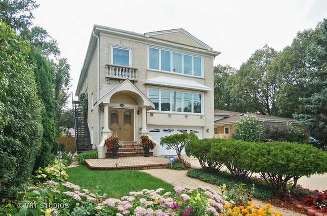 Building Photo - 860 N Northwest Hwy