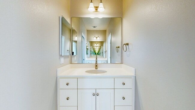Building Photo - Rare Santa Rosa Four Bedroom house in Desi...