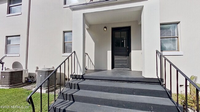 Building Photo - 1234 Lasalle St