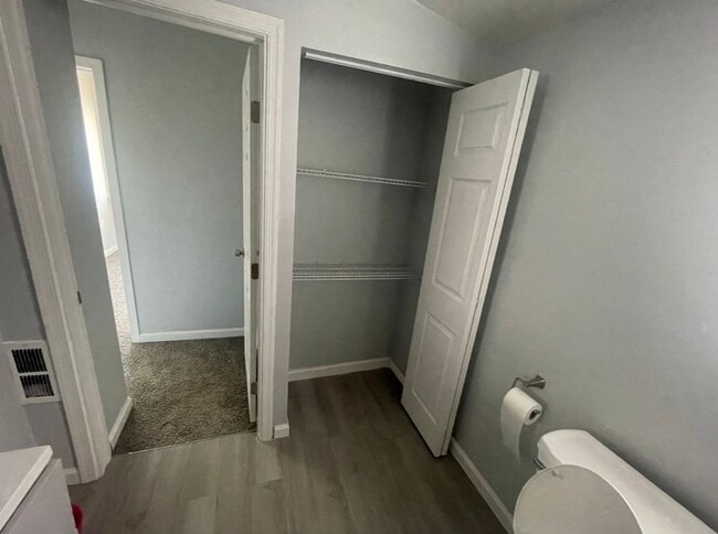Building Photo - Renovated 4 Bedroom 2.5 bath house in Pott...