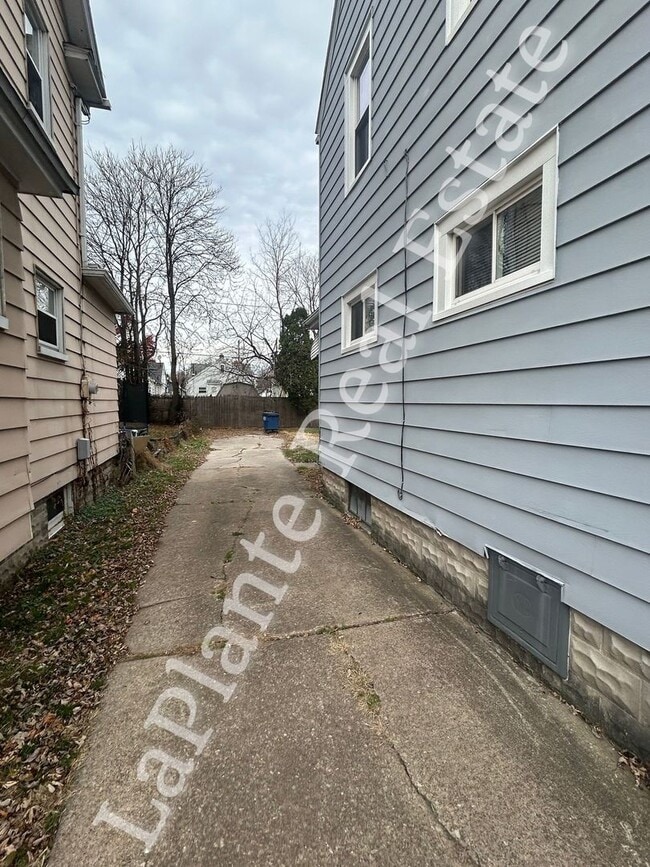 Building Photo - Cozy 3-Bedroom Home in West Toledo