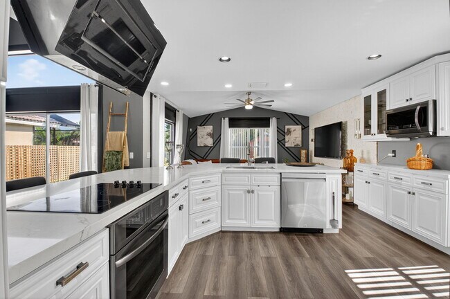 Building Photo - 3527 Stratton Ln