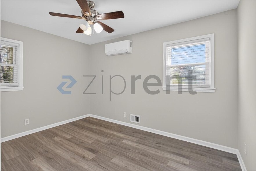 Building Photo - Unit A