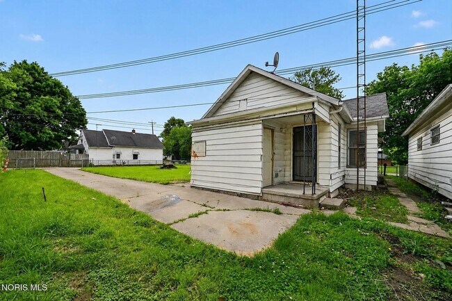 Building Photo - 2938 Chase St