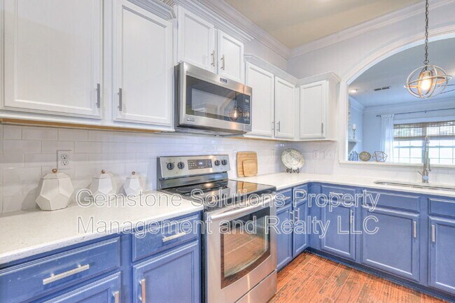 Building Photo - 1008 Beverly Ln