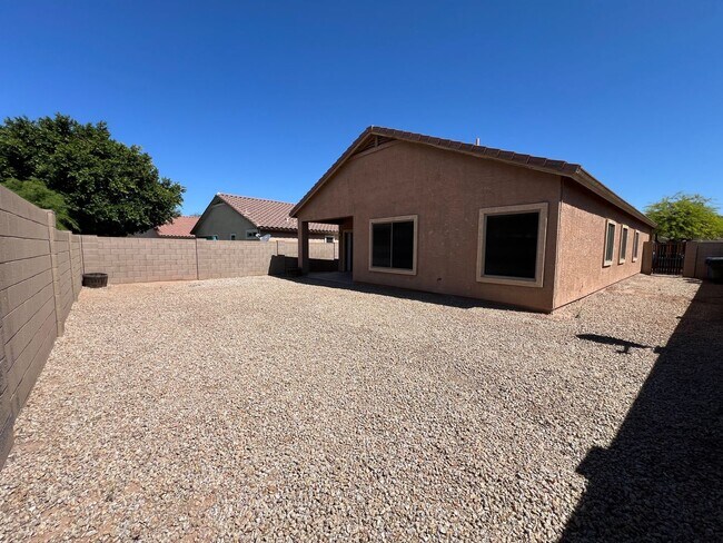 Building Photo - Move in ready near Baseline & Crismon: Vil...