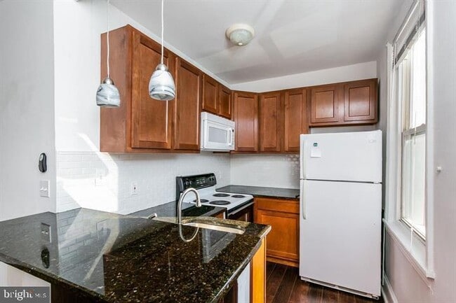 Building Photo - 1801 N Mascher St