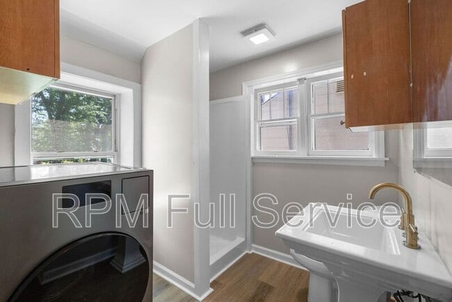 Building Photo - 325 54th Ave N