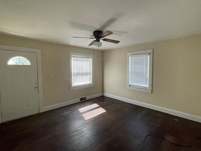 Building Photo - Perfect Home In Center of Winston-Salem!