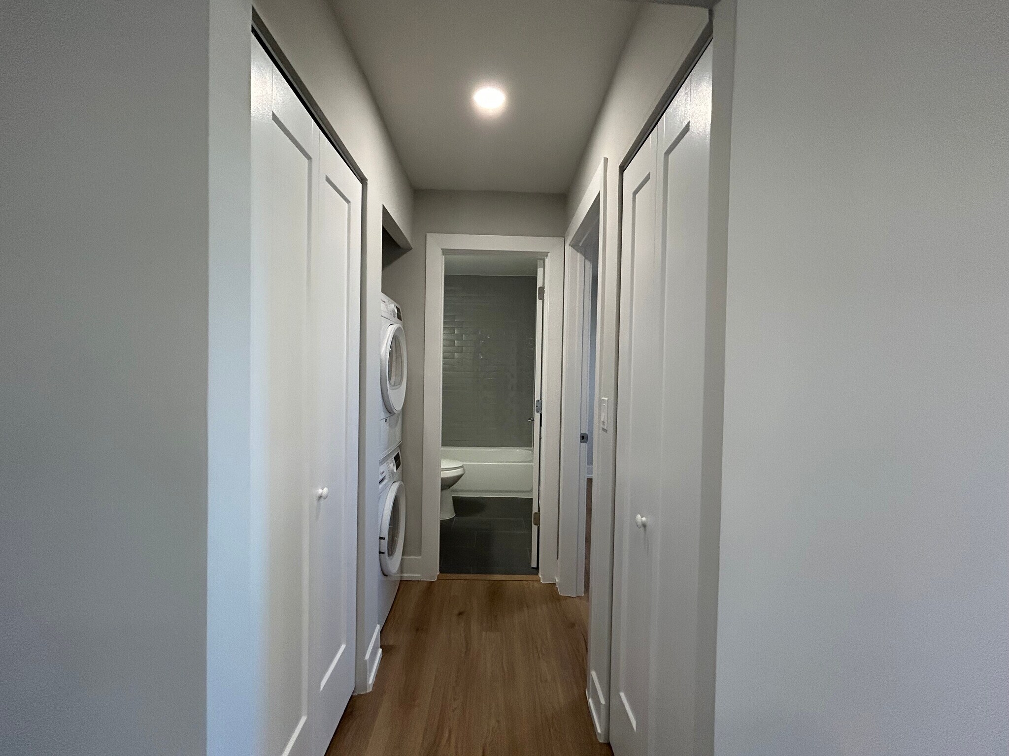 Building Photo - 540 W Aldine Ave