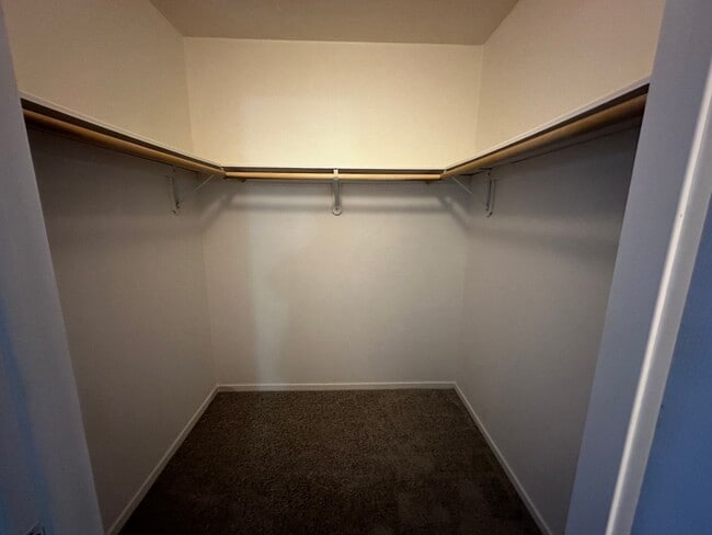 Building Photo - Henderson First Floor Condo - In Gated Community With Pool.