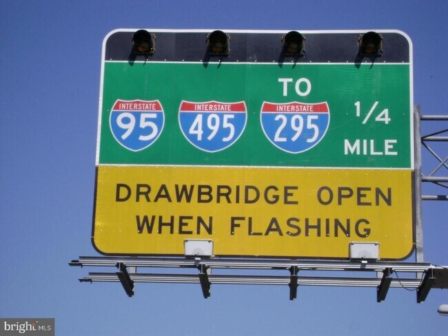 Building Photo - 2059 Huntington Ave