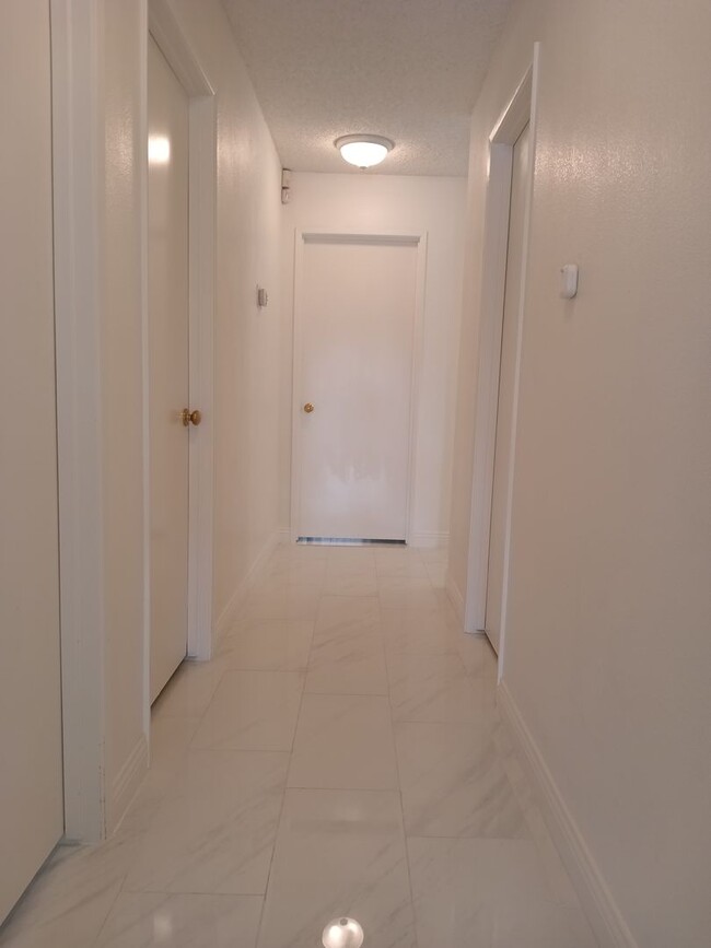 Building Photo - Stylish, Secure, and Pet-Friendly 3-Bedroo...