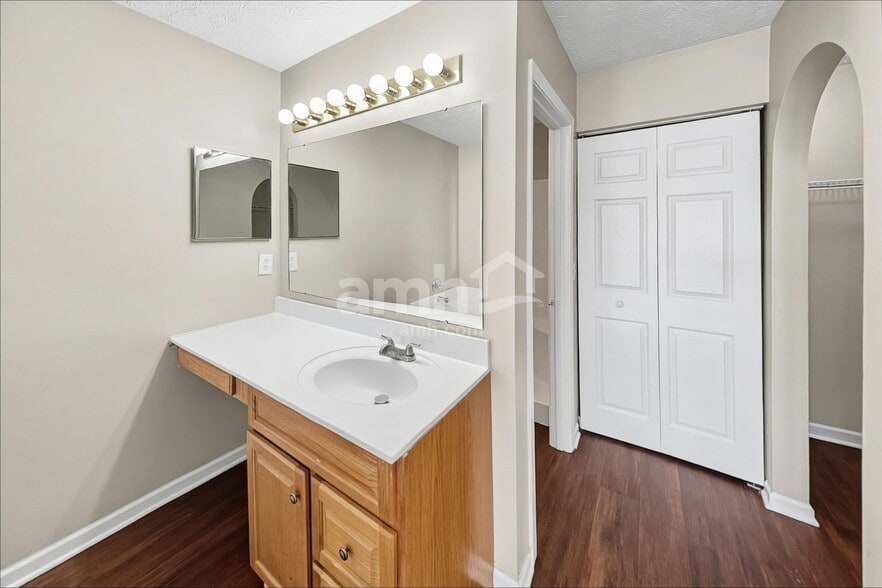 Building Photo - 340 Evergreen Cir