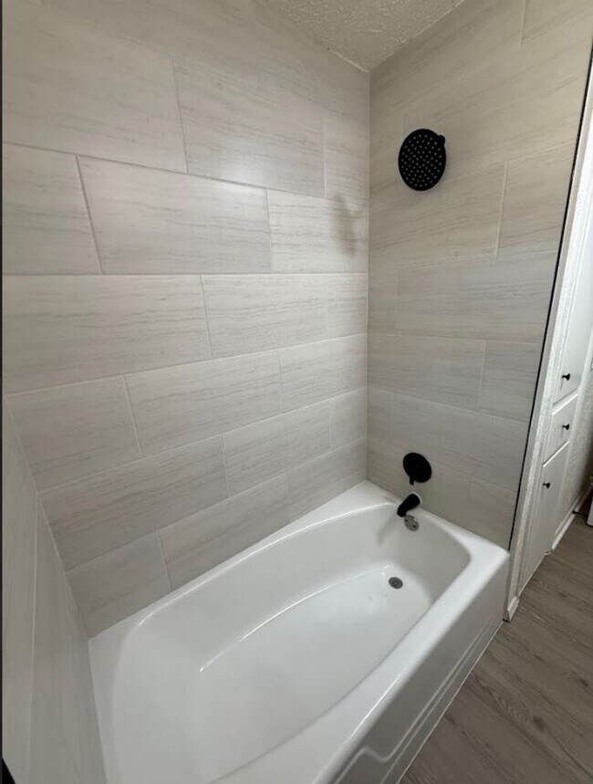 Building Photo - 5 Bedroom Rent to Own Home Available!