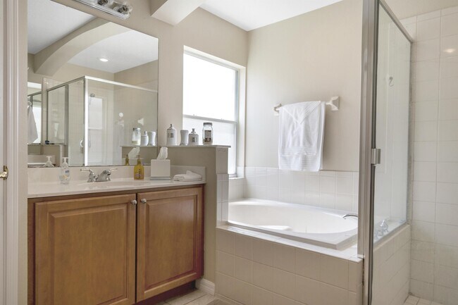Building Photo - 5145 Marbella Isle Dr