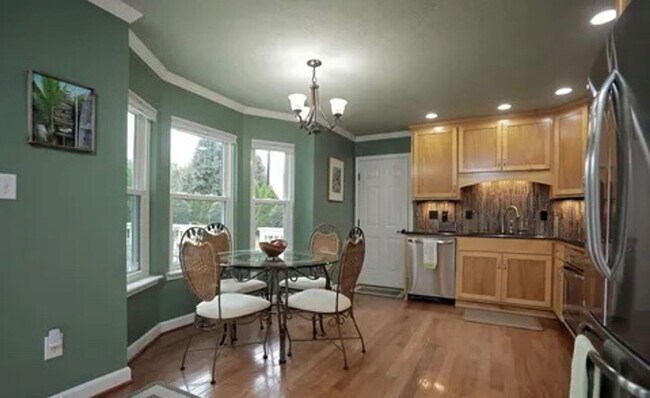 Building Photo - 4701 Shenandoah Dr