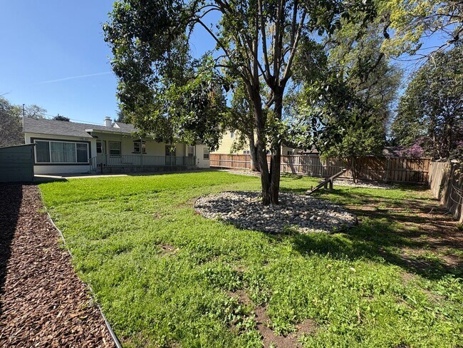 Building Photo - Charming home located in Beverly Glenn Rent Ready!