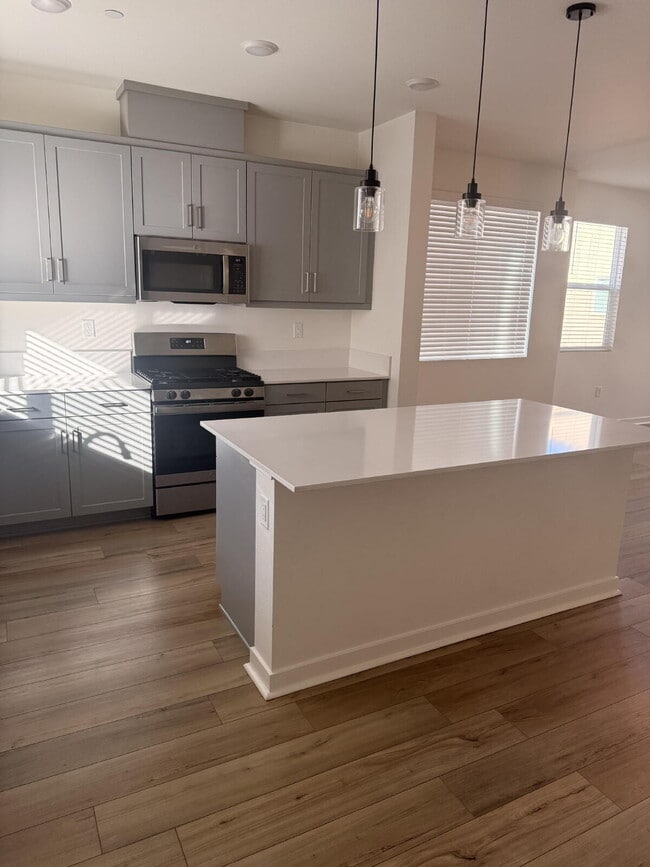 Building Photo - $4,250 - 4 Bed / 3.5 Bath Townhome in La Brisa Community of San Ysidro