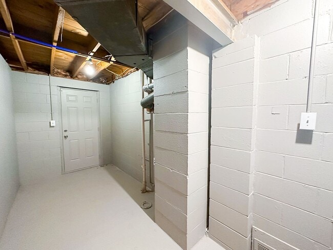 Building Photo - 8415 E 34th St