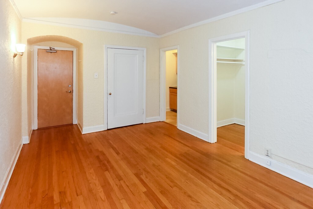 Building Photo - 541 W Arlington Pl