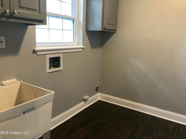 Building Photo - 47 Woodgate Dr