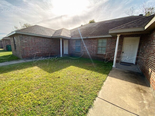 Building Photo - 193 Gilmore Rd