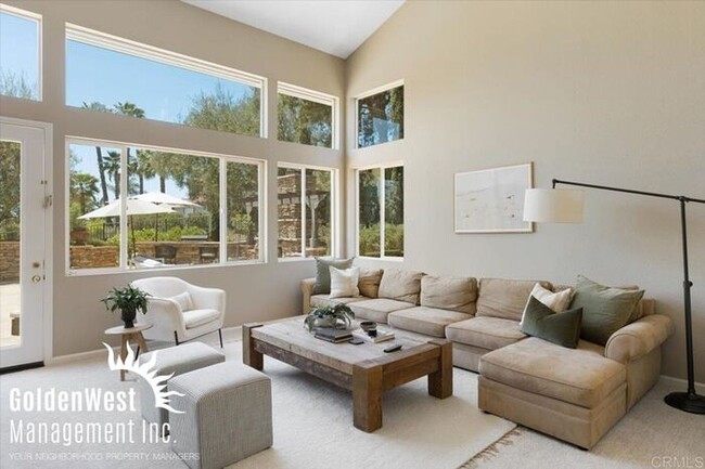 Building Photo - Luxurious 4Bdm 3Ba Escondido Estate with R...