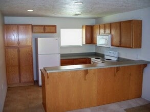 Building Photo - 3 Bedroom 2 Bath Apartment on the top floor in Branson, MO NEWLY RENOVATED