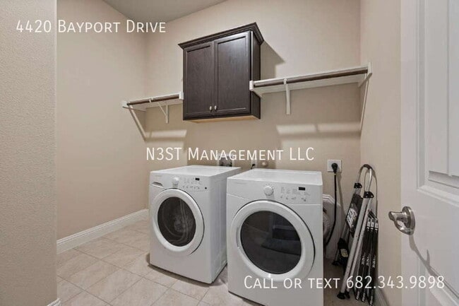 Building Photo - 4420 Bayport Dr