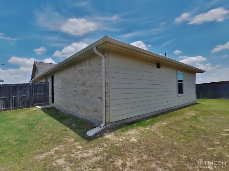 Building Photo - 6028 Parkview Hills Ln
