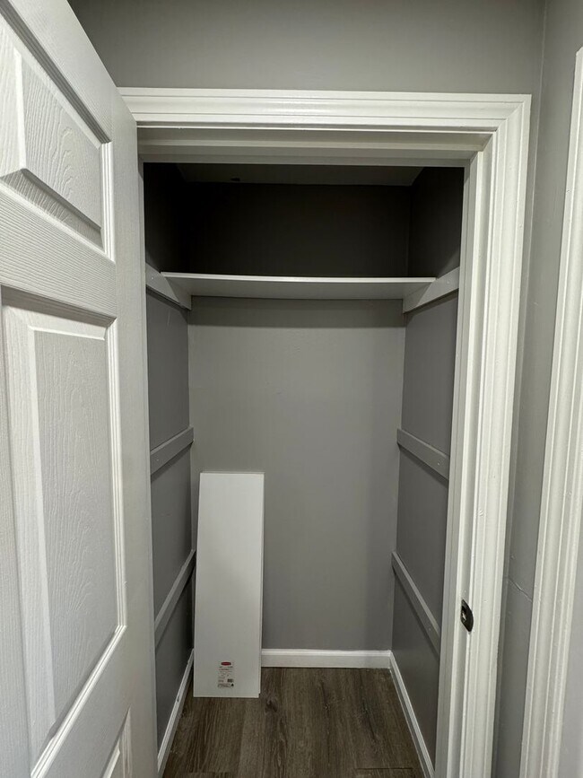 Building Photo - 1036 Chicopee St