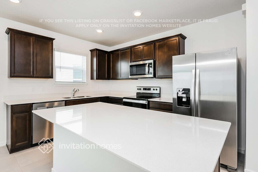 Building Photo - 2021 Tohoqua Blvd