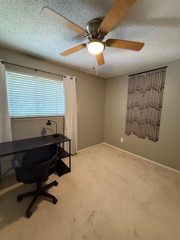 Building Photo - 7112 N Holiday Dr