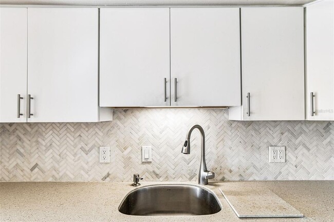 Building Photo - 2455 Finlandia Ln