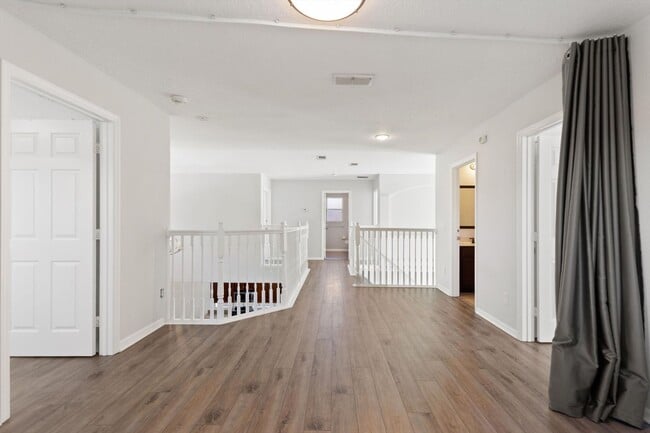 Building Photo - Spacious and beautifully maintained 5-bedroom, 3.5-bathroom two-story home