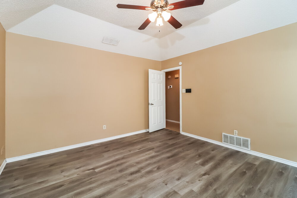 Building Photo - 4900 Barberry Dr