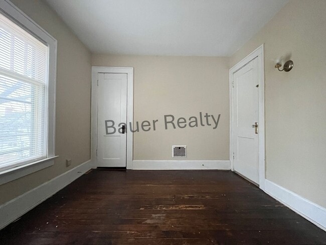 Building Photo - 3 Bedroom single family home