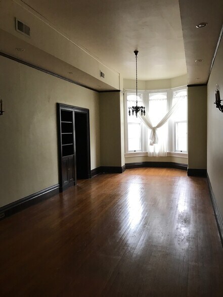 Living room apt6 - 1182 Locust St