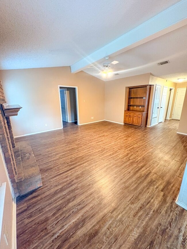 Building Photo - 100 Marylee Dr