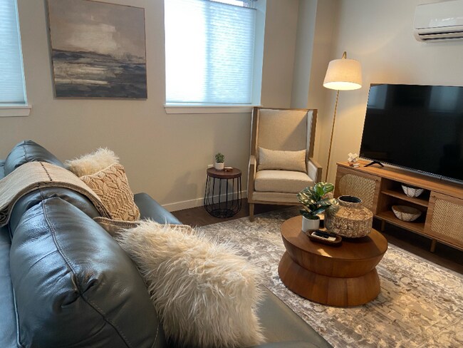 Building Photo - 200 Hickory St