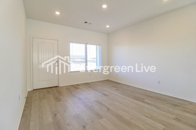 Building Photo - 41 Remington Ln