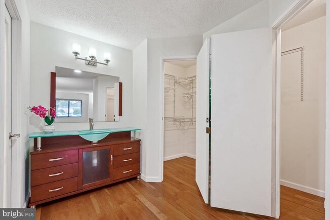 Building Photo - 5904 Mt Eagle Dr