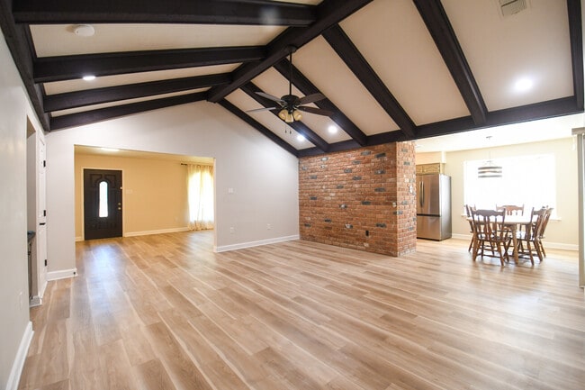 Building Photo - 4416 Wilson Dr