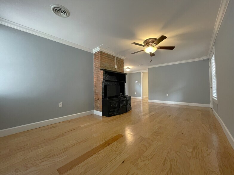 Living Room - 209 College Ave