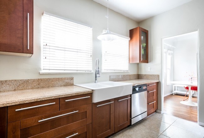 Interior Photo - 1742 Flower St