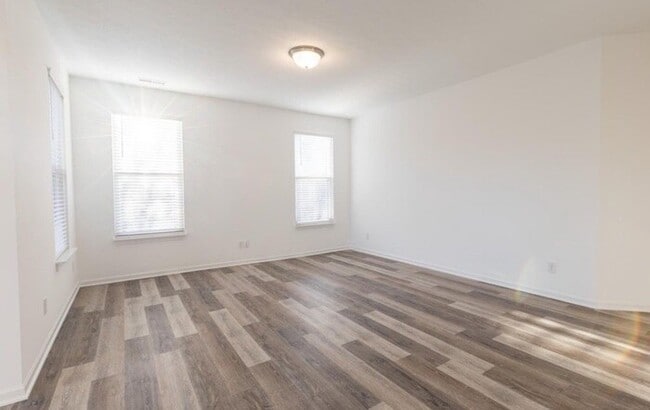 Building Photo - 8060 Clarks Creek Ct