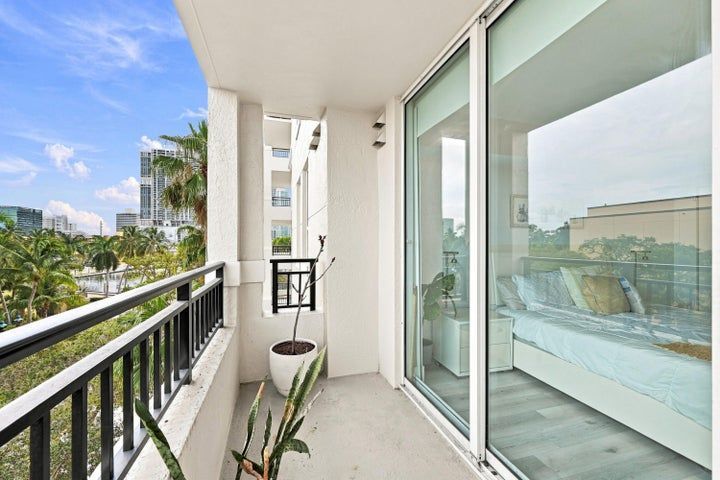 Building Photo - 610 W Las Olas Blvd